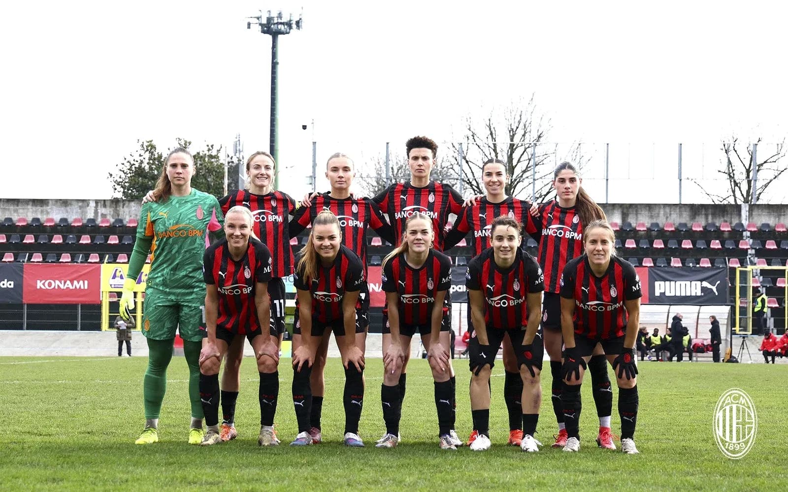 Женская команда AC Milan на поле