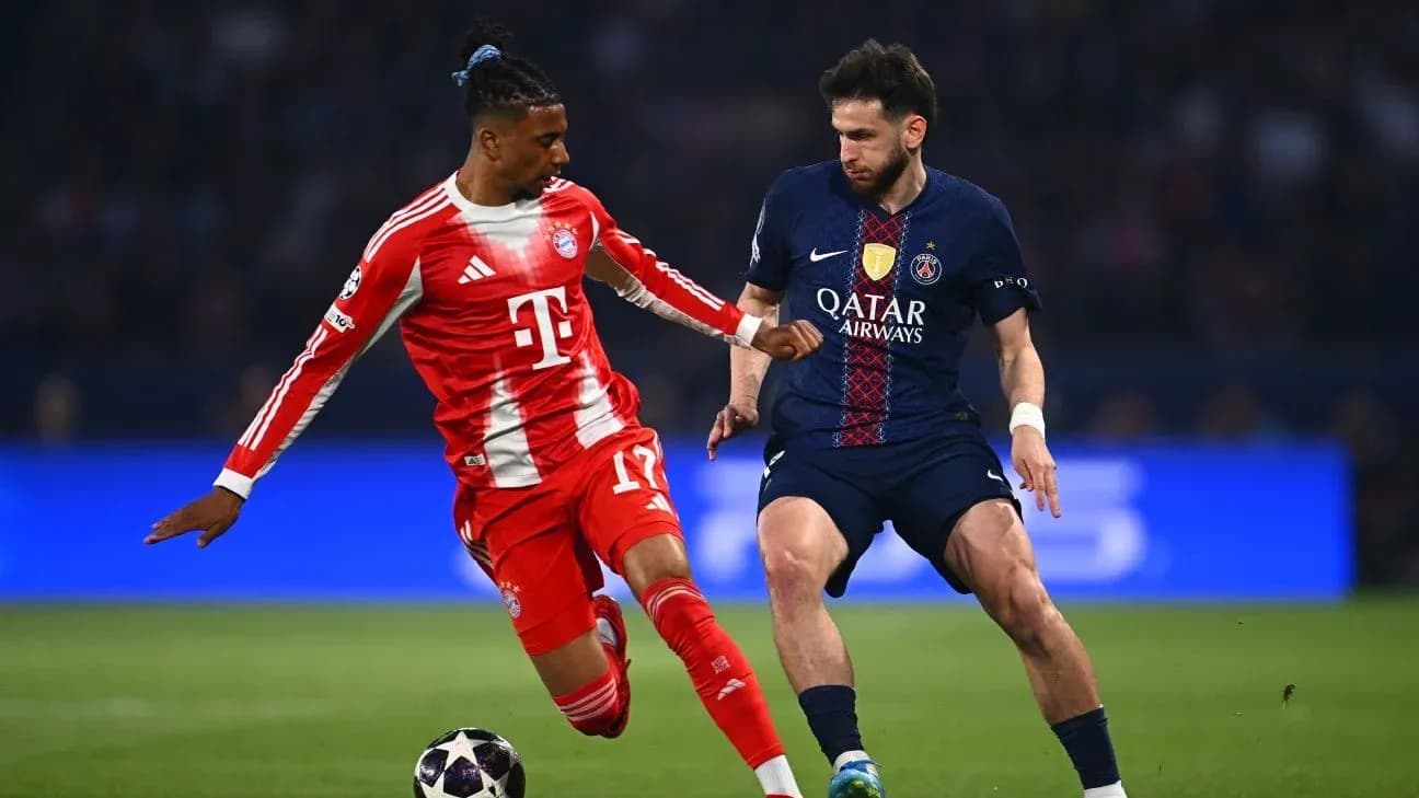 Игроки Bayern München и Paris Saint Germain на поле
