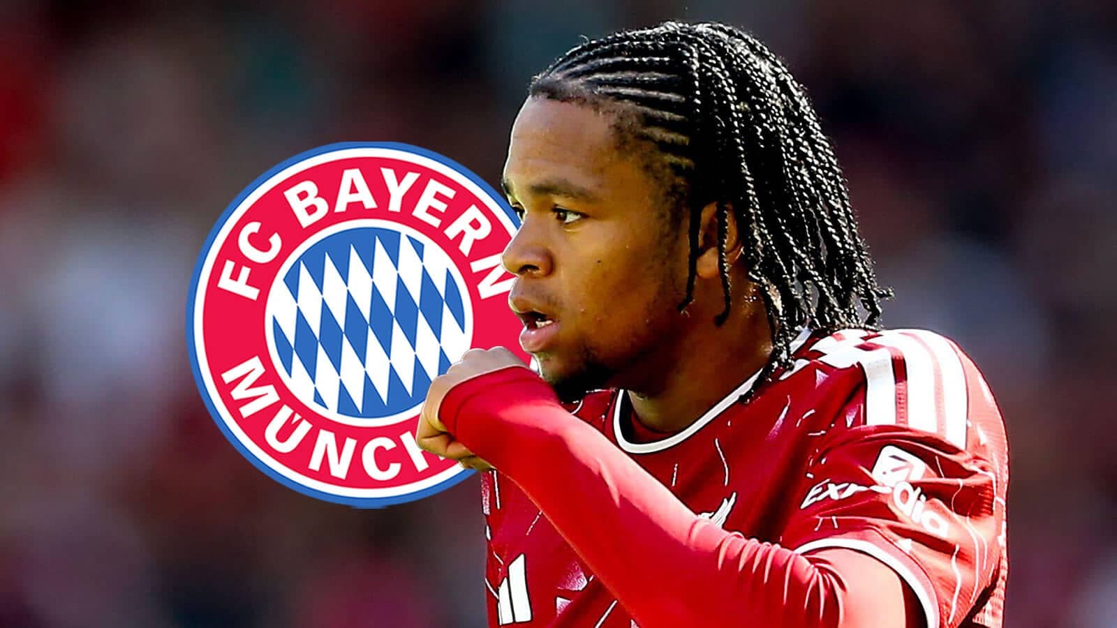 Игрок ФК Bayern München в красной форме на поле