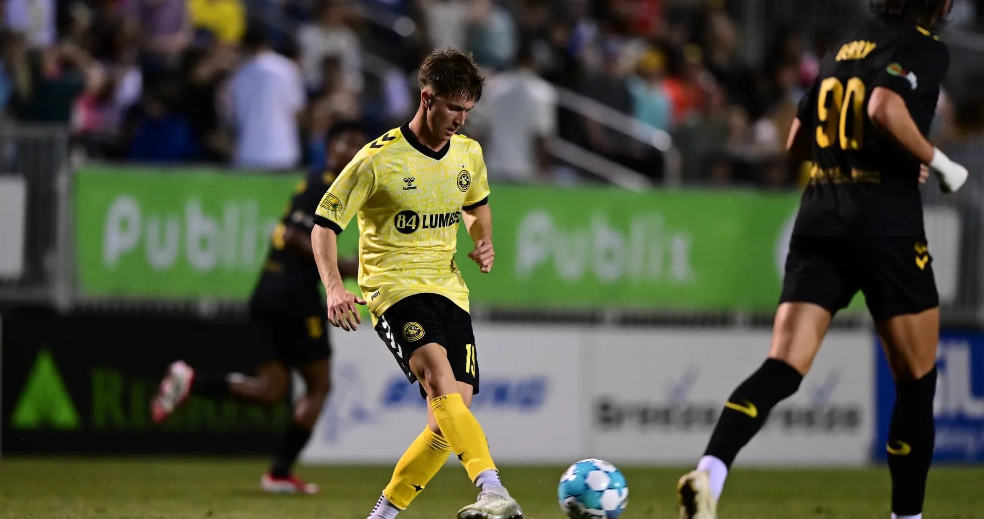 Игроки Charleston Battery в матче против Pittsburgh Riverhounds