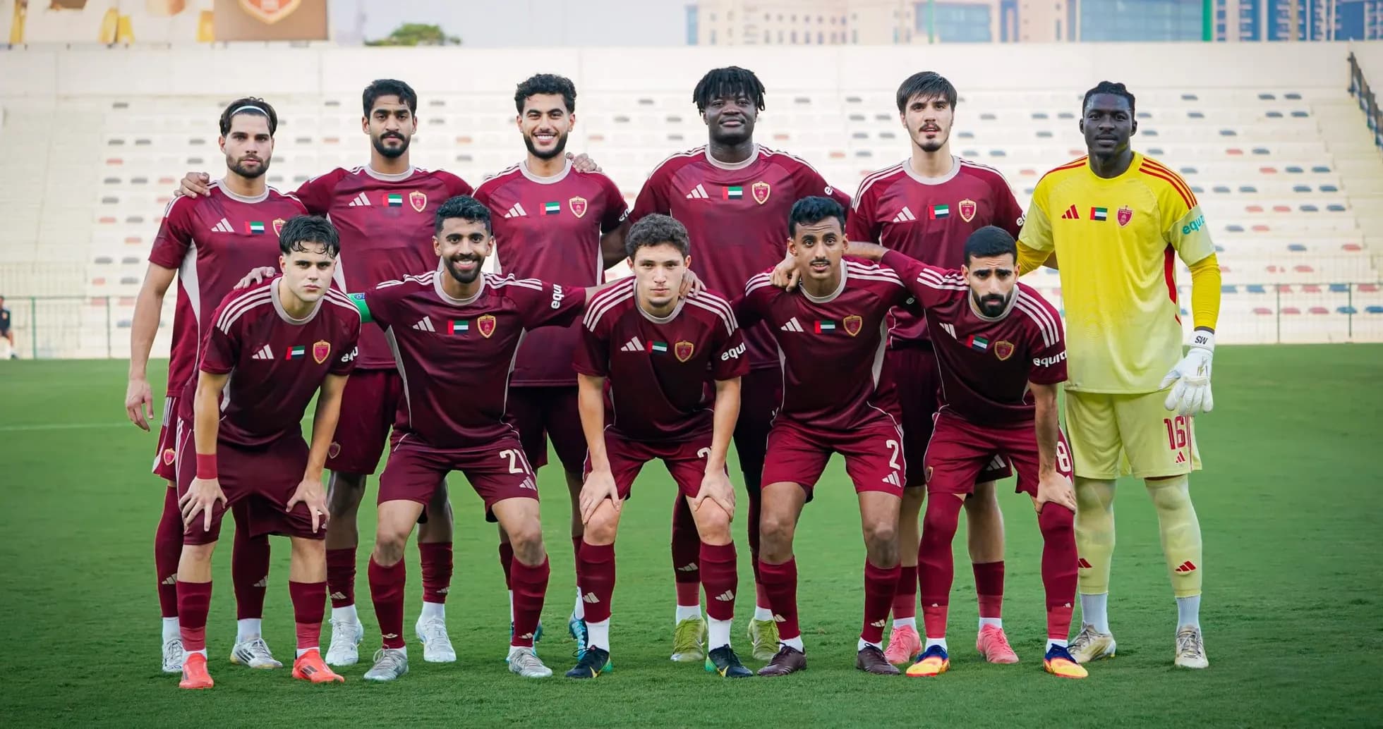 Команда Аль-Вахда U23 на футбольном поле