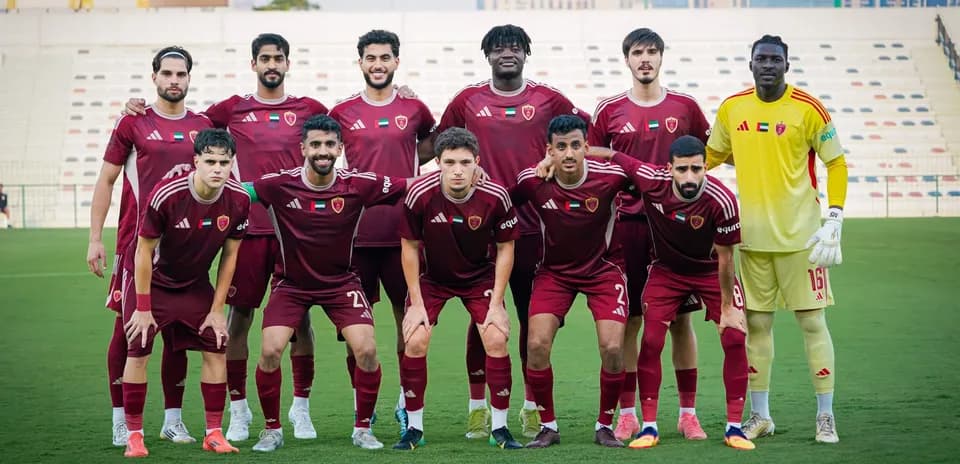 Команда Аль-Вахда U23 на футбольном поле