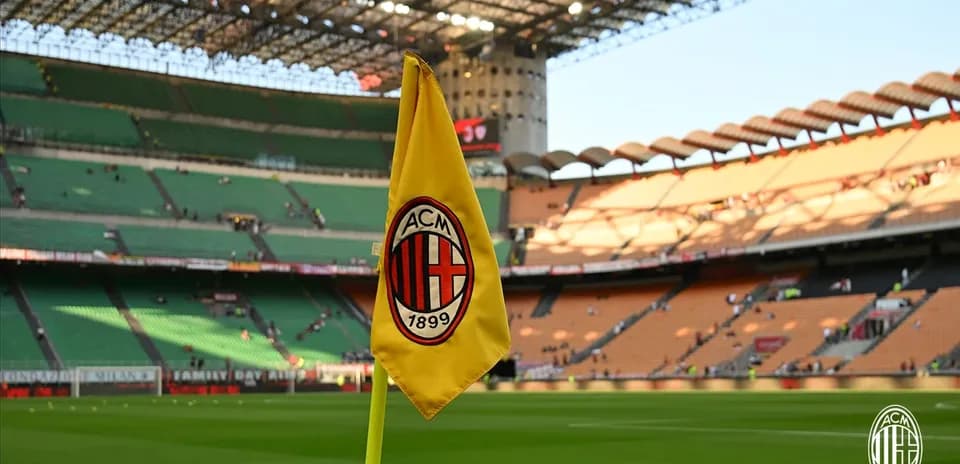 Уголок с флагом AC Milan на стадионе