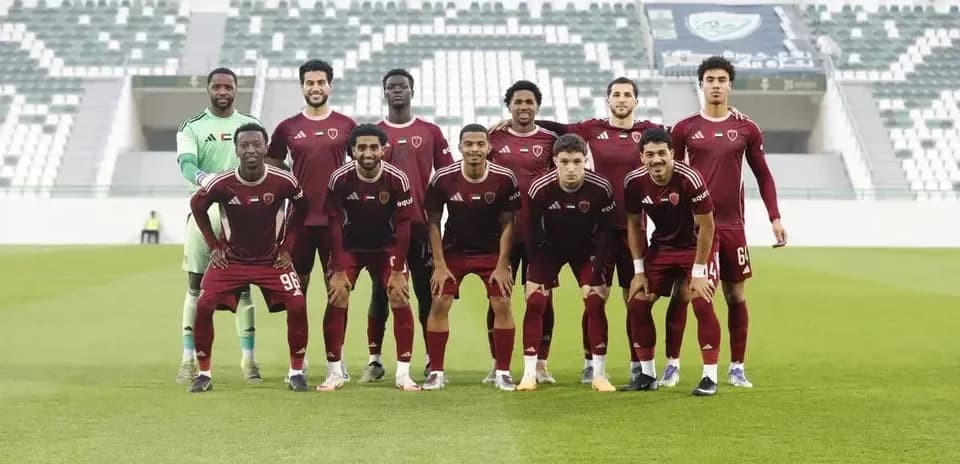 Команда Аль Вахда U23 на футбольном поле