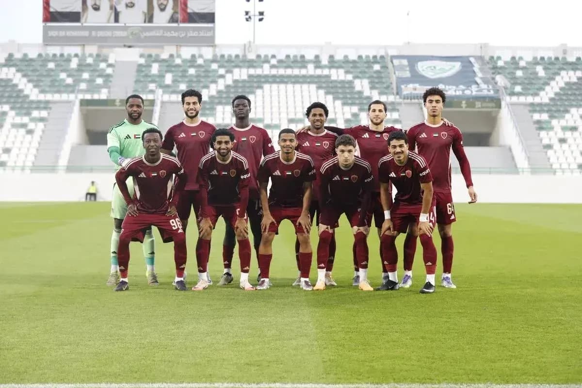 Команда Аль Вахда U23 на футбольном поле