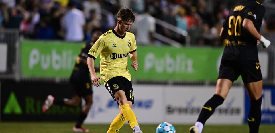 Игроки Charleston Battery на поле во время матча