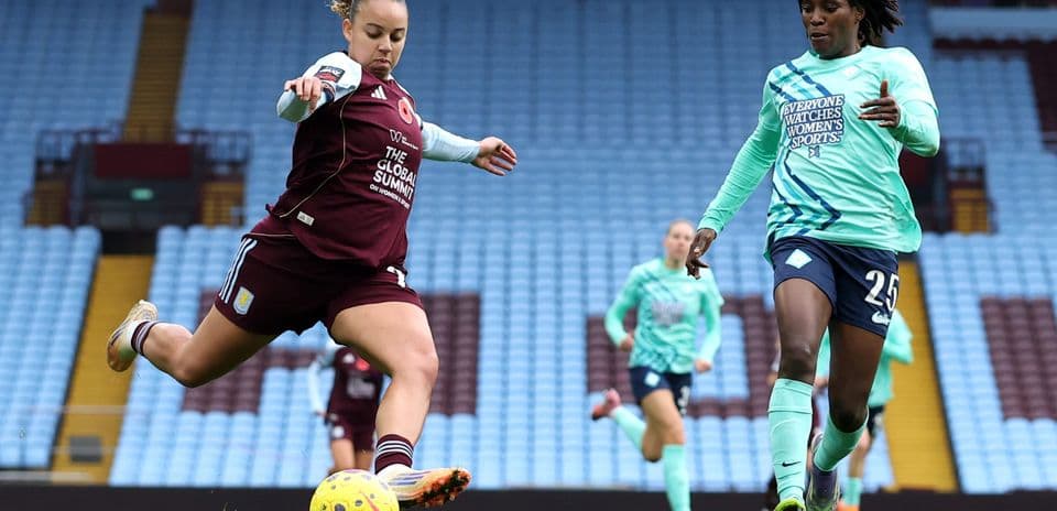 Игроки Aston Villa и London City Lionesses в матче