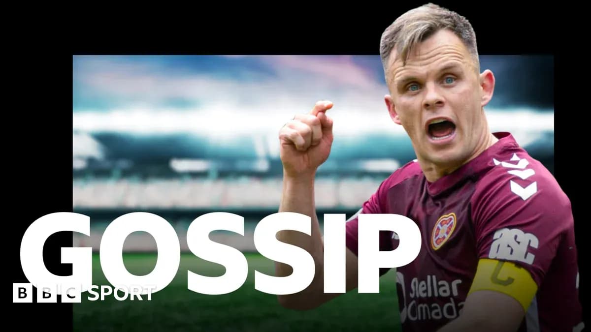 Игрок команды Hearts ведет обсуждение на поле